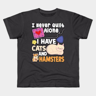 I Never Quilt Alone I Have cat and hamster Kids T-Shirt